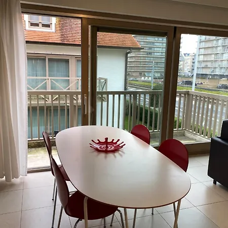 In Near The Nieuport